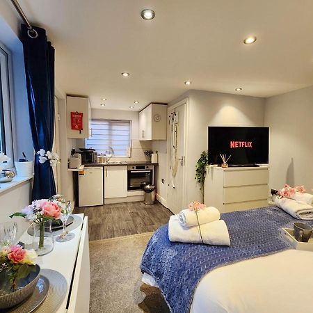 Studio Apartment The Den Colnbrook Eksteriør bilde
