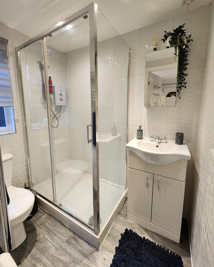 Studio Apartment The Den Colnbrook Eksteriør bilde